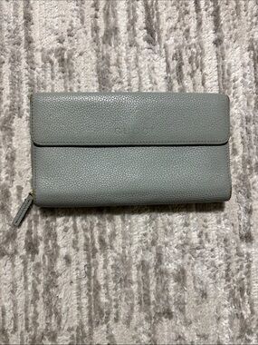 Vintage Gucci Pebbled Light Gray Leather Continental Wallet